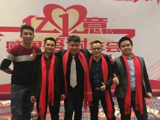 懂得感恩、學(xué)會(huì )堅持、頑強拼搏